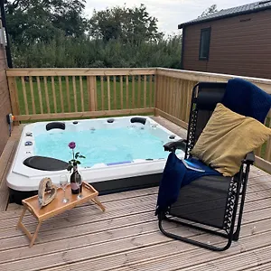 Hot Tub - York - Fishing Lakes - Free Parking - 5 Star Country Park - 5 Little Habton